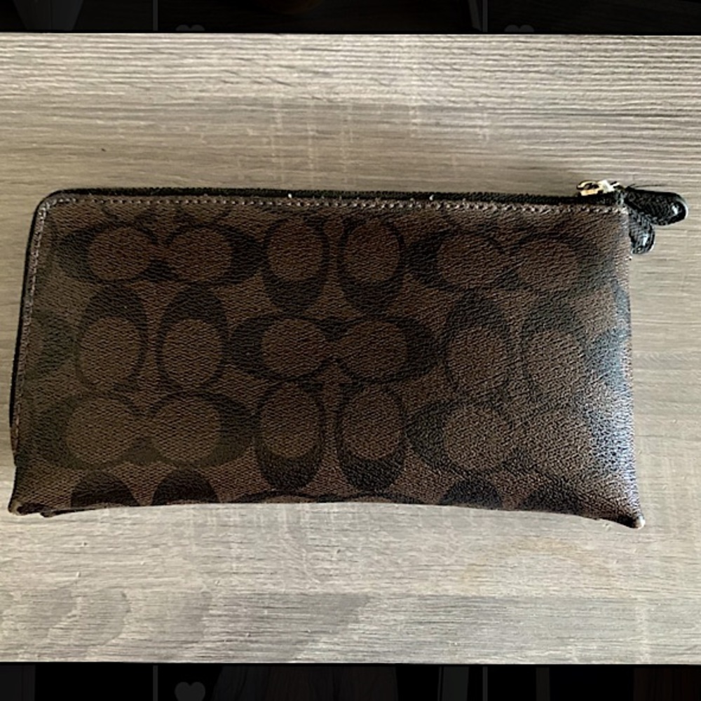 COACH Wallet - Picture 2 of 3